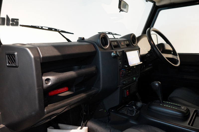 ランドローバー ディフェンダー 110 XS AT換装 純正LEDヘッドランプ 純正サイドステップ サントリーニブラック 中古車 中古車