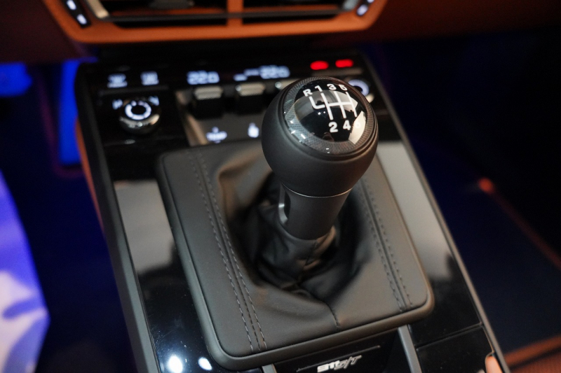 ポルシェ 911(Type992) S/T 左H 世界限定1963台 OP540万 60Years911ヘリテージデザインPKG Fリフト クロノPKG OPカラーショアブル―メタリック BOSE 中古車 中古車