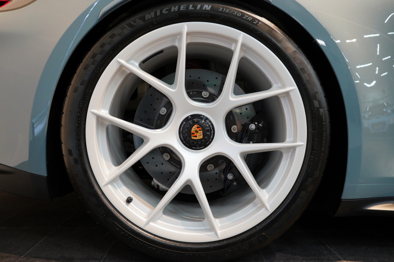 ポルシェ 911(Type992) S/T 左H 世界限定1963台 OP540万 60Years911ヘリテージデザインPKG Fリフト クロノPKG OPカラーショアブル―メタリック BOSE 中古車 中古車