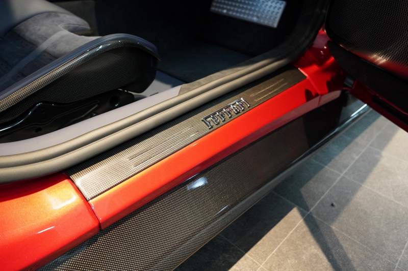 フェラーリ 12 Cilindri 6.5 DCT 左H ワンオーナー Rosso Imora OPカーボン多数 デイトナシート 中古車 中古車