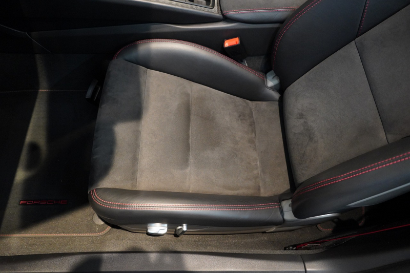 ポルシェ 911(Type991.1) Carrera 4 GTS Cabriolet PDK GTSインテリアPKG カーボンインテリアPKG キャララホワイト 禁煙車 中古車 中古車