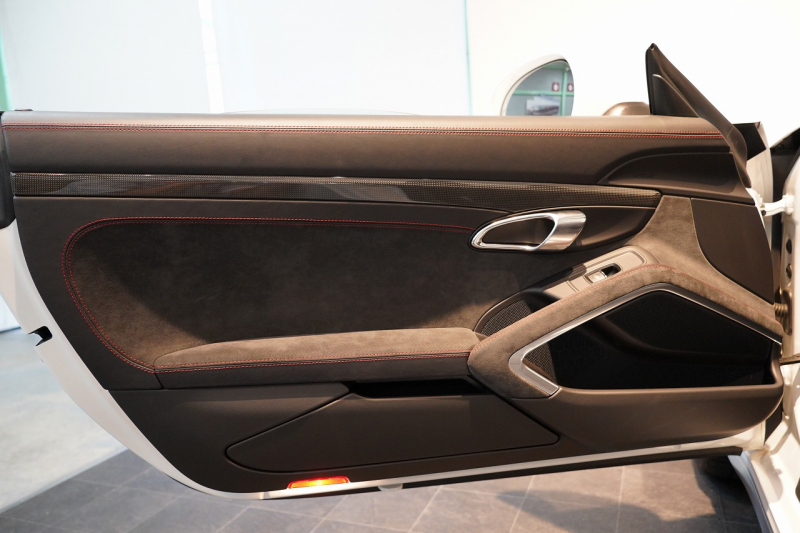 ポルシェ 911(Type991.1) Carrera 4 GTS Cabriolet PDK GTSインテリアPKG カーボンインテリアPKG キャララホワイト 禁煙車 中古車 中古車