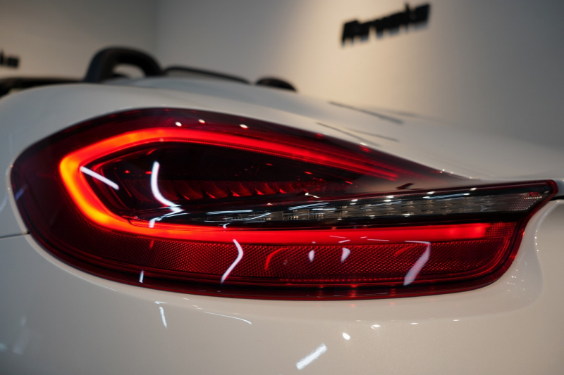 ポルシェ ボクスター(Type981) Spyder 6MT カーボンインテリア カーボンフルバケットシート キャララホワイトメタリック 中古車 中古車