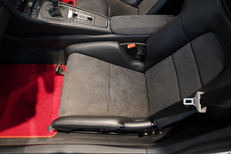 ポルシェ ボクスター(Type981) Spyder 6MT カーボンインテリア カーボンフルバケットシート キャララホワイトメタリック 中古車 中古車