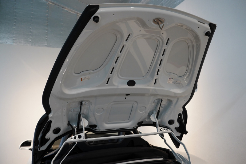 ポルシェ ボクスター(Type981) Spyder 6MT カーボンインテリア カーボンフルバケットシート キャララホワイトメタリック 中古車 中古車