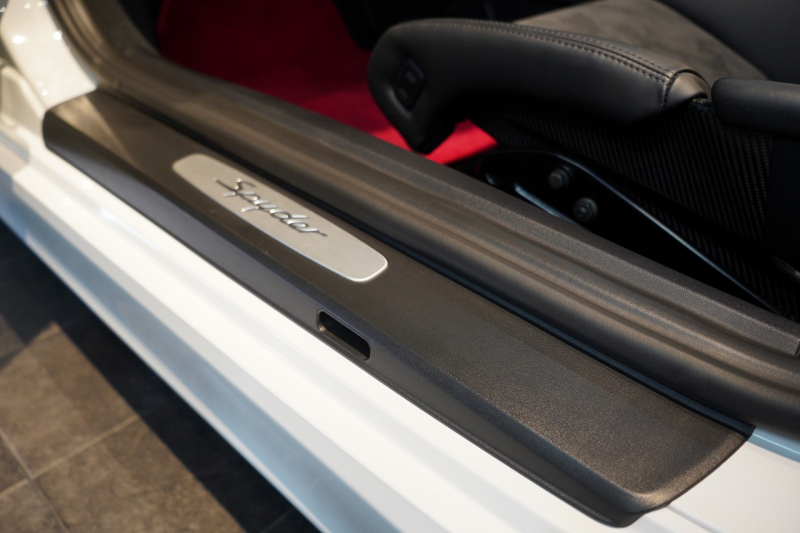 ポルシェ ボクスター(Type981) Spyder 6MT カーボンインテリア カーボンフルバケットシート キャララホワイトメタリック 中古車 中古車