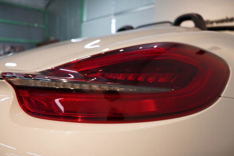 ポルシェ ボクスター(Type981) Spyder 6MT カーボンインテリア カーボンフルバケットシート キャララホワイトメタリック 中古車 中古車