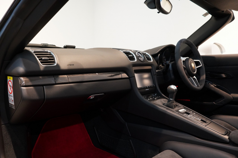 ポルシェ ボクスター(Type981) Spyder 6MT カーボンインテリア カーボンフルバケットシート キャララホワイトメタリック 中古車 中古車