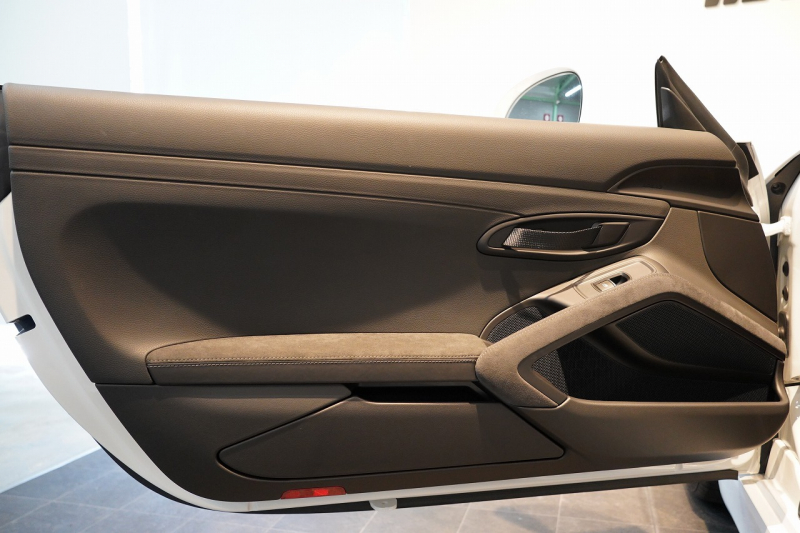 ポルシェ ボクスター(Type981) Spyder 6MT カーボンインテリア カーボンフルバケットシート キャララホワイトメタリック 中古車 中古車