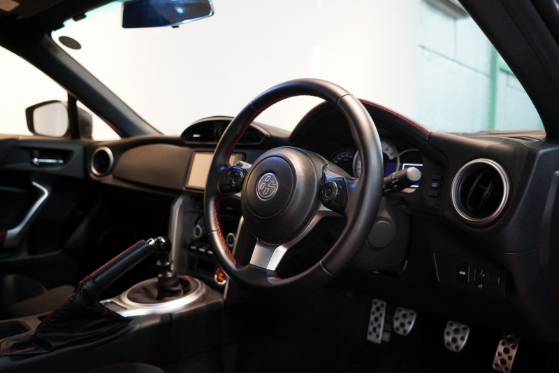 トヨタ 86 GT 6MT 後期モデル HKSスーパーチャージャー&マフラー KW/STドリキンモデル車高調 TRDエアロ bremboブレーキ 中古車 中古車