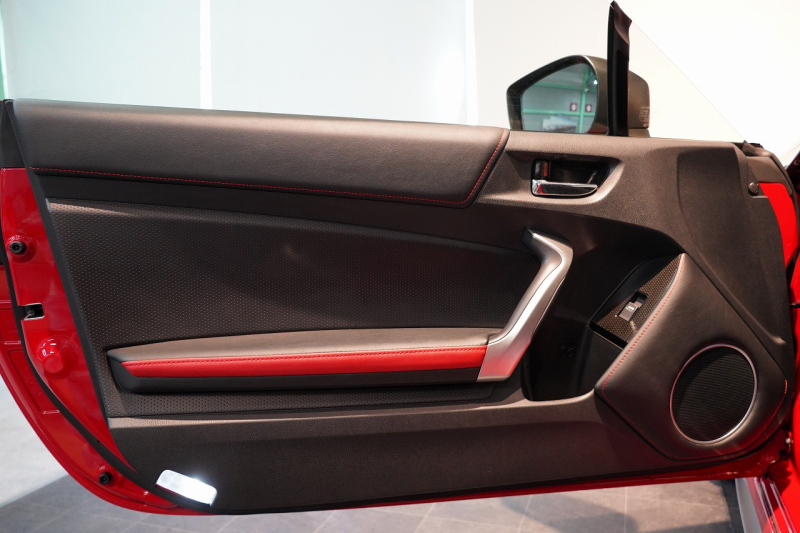 トヨタ 86 GT 6MT 後期モデル HKSスーパーチャージャー&マフラー KW/STドリキンモデル車高調 TRDエアロ bremboブレーキ 中古車 中古車