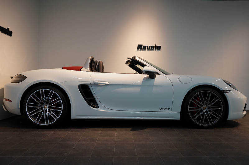ポルシェ 718 ボクスター GTS 6MT スポーツデザイン&GTSインテリア&カーボンインテリアPKG 20インチ911turboホイール BOSEサウンド 禁煙車 中古車 中古車