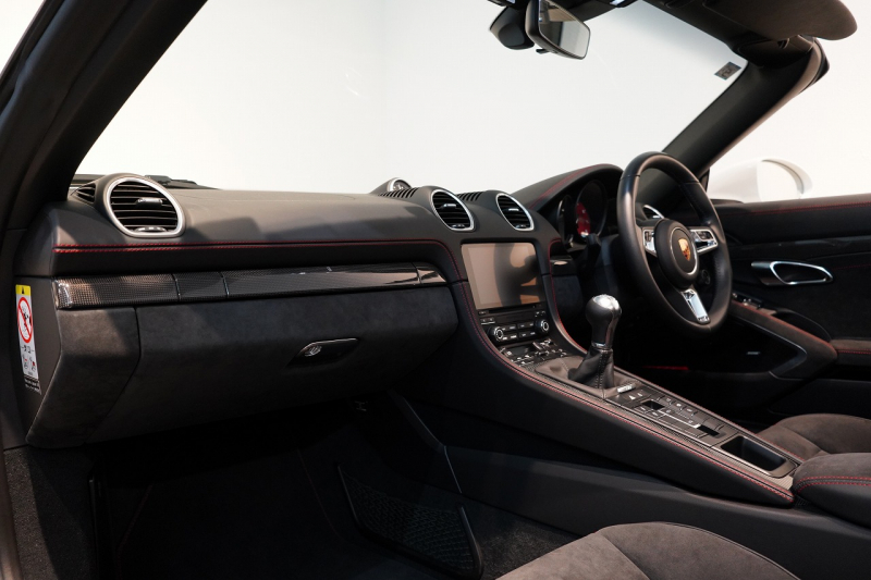 ポルシェ 718 ボクスター GTS 6MT スポーツデザイン&GTSインテリア&カーボンインテリアPKG 20インチ911turboホイール BOSEサウンド 禁煙車 中古車 中古車