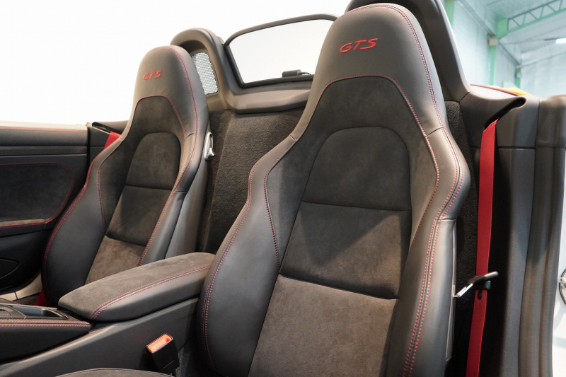 ポルシェ 718 ボクスター GTS 6MT スポーツデザイン&GTSインテリア&カーボンインテリアPKG 20インチ911turboホイール BOSEサウンド 禁煙車 中古車 中古車