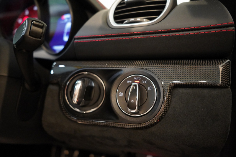 ポルシェ 718 ボクスター GTS 6MT スポーツデザイン&GTSインテリア&カーボンインテリアPKG 20インチ911turboホイール BOSEサウンド 禁煙車 中古車 中古車