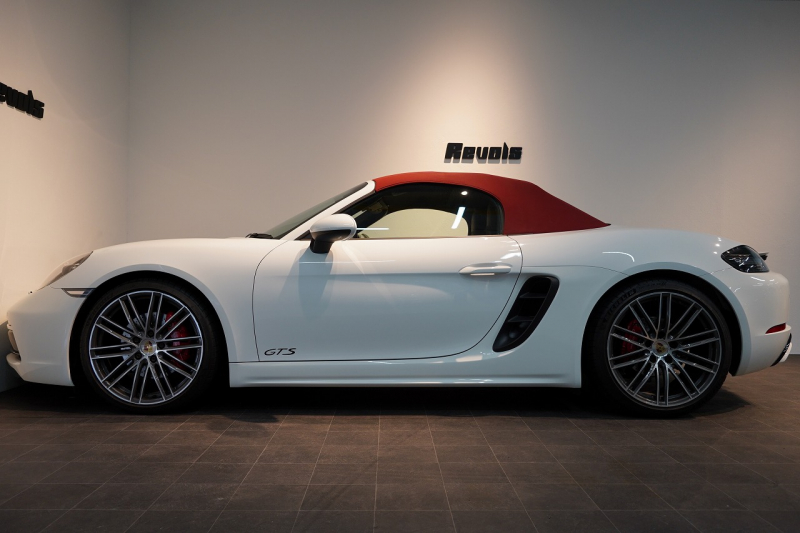 ポルシェ 718 ボクスター GTS 6MT スポーツデザイン&GTSインテリア&カーボンインテリアPKG 20インチ911turboホイール BOSEサウンド 禁煙車 中古車 中古車