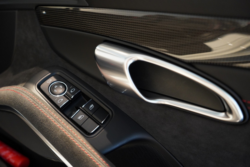 ポルシェ 718 ボクスター GTS 6MT スポーツデザイン&GTSインテリア&カーボンインテリアPKG 20インチ911turboホイール BOSEサウンド 禁煙車 中古車 中古車