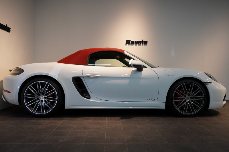 ポルシェ 718 ボクスター GTS 6MT スポーツデザイン&GTSインテリア&カーボンインテリアPKG 20インチ911turboホイール BOSEサウンド 禁煙車 中古車 中古車