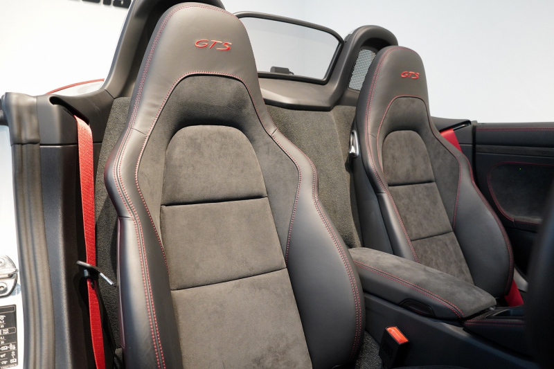 ポルシェ 718 ボクスター GTS 6MT スポーツデザイン&GTSインテリア&カーボンインテリアPKG 20インチ911turboホイール BOSEサウンド 禁煙車 中古車 中古車
