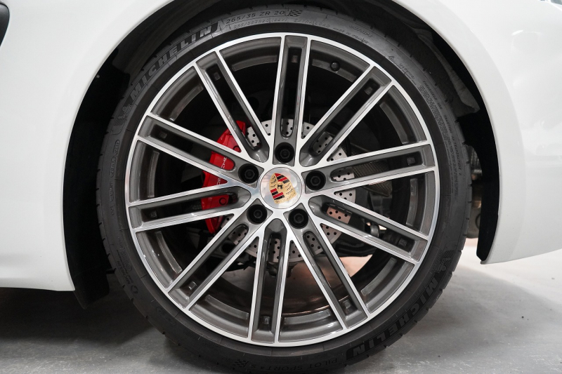 ポルシェ 718 ボクスター GTS 6MT スポーツデザイン&GTSインテリア&カーボンインテリアPKG 20インチ911turboホイール BOSEサウンド 禁煙車 中古車 中古車