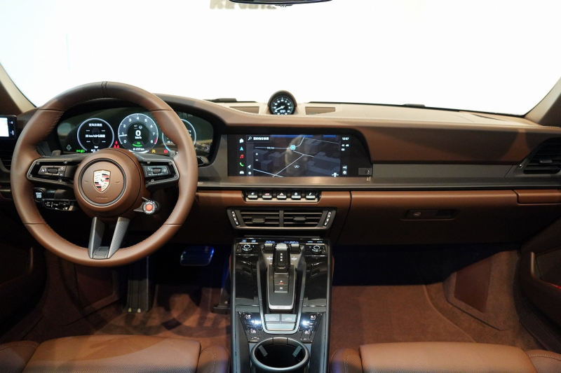 ポルシェ 911(Type992) Targa 4 GTS 992.2後期モデル 1オーナー Sport DesignPKGカーボン PCCB クラブレザーインテリア 中古車 中古車