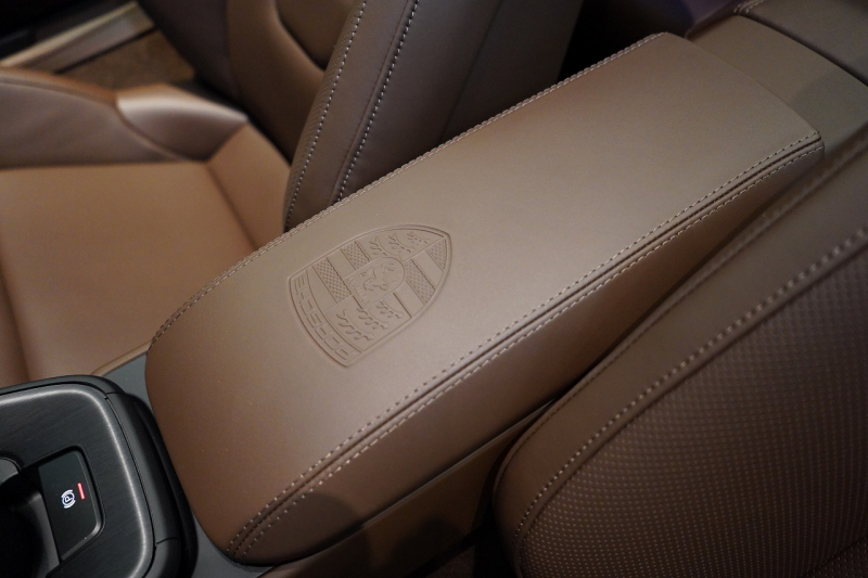 ポルシェ 911(Type992) Targa 4 GTS 992.2後期モデル 1オーナー Sport DesignPKGカーボン PCCB クラブレザーインテリア 中古車 中古車