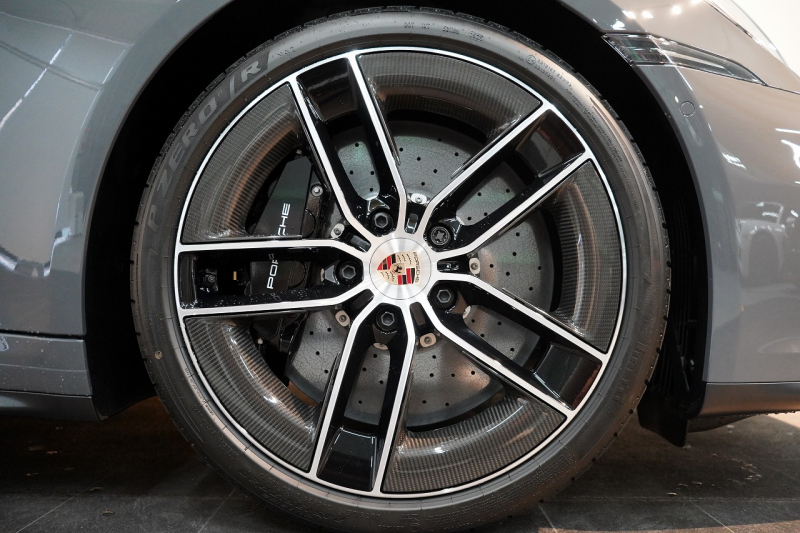 ポルシェ 911(Type992) Targa 4 GTS 992.2後期モデル 1オーナー Sport DesignPKGカーボン PCCB クラブレザーインテリア 中古車 中古車