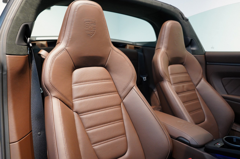 ポルシェ 911(Type992) Targa 4 GTS 992.2後期モデル 1オーナー Sport DesignPKGカーボン PCCB クラブレザーインテリア 中古車 中古車