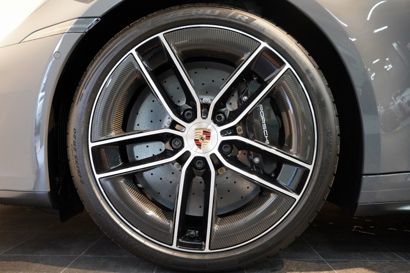 ポルシェ 911(Type992) Targa 4 GTS 992.2後期モデル 1オーナー Sport DesignPKGカーボン PCCB クラブレザーインテリア 中古車 中古車