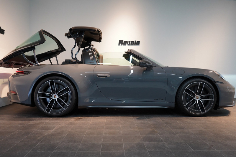 ポルシェ 911(Type992) Targa 4 GTS 992.2後期モデル 1オーナー Sport DesignPKGカーボン PCCB クラブレザーインテリア 中古車 中古車