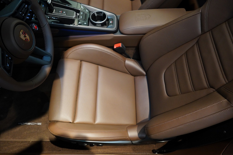 ポルシェ 911(Type992) Targa 4 GTS 992.2後期モデル 1オーナー Sport DesignPKGカーボン PCCB クラブレザーインテリア 中古車 中古車