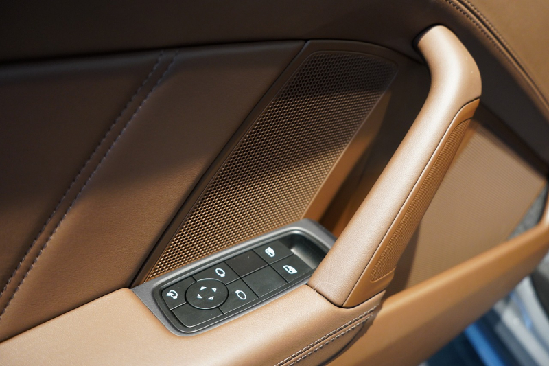 ポルシェ 911(Type992) Targa 4 GTS 992.2後期モデル 1オーナー Sport DesignPKGカーボン PCCB クラブレザーインテリア 中古車 中古車