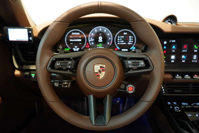 ポルシェ 911(Type992) Targa 4 GTS 992.2後期モデル 1オーナー Sport DesignPKGカーボン PCCB クラブレザーインテリア 中古車 中古車