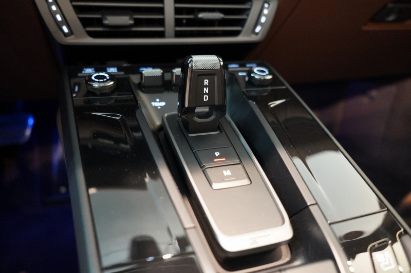 ポルシェ 911(Type992) Targa 4 GTS 992.2後期モデル 1オーナー Sport DesignPKGカーボン PCCB クラブレザーインテリア 中古車 中古車