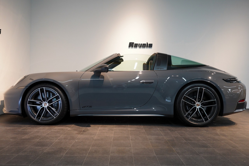 ポルシェ 911(Type992) Targa 4 GTS 992.2後期モデル 1オーナー Sport DesignPKGカーボン PCCB クラブレザーインテリア 中古車 中古車