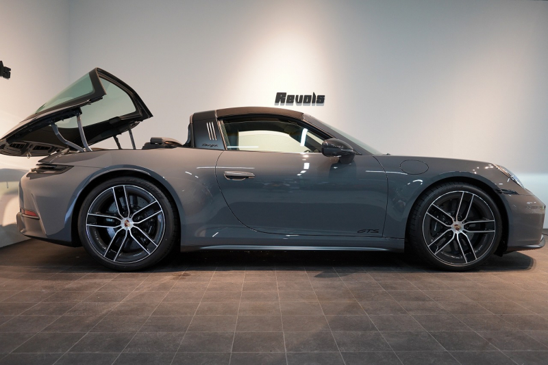 ポルシェ 911(Type992) Targa 4 GTS 992.2後期モデル 1オーナー Sport DesignPKGカーボン PCCB クラブレザーインテリア 中古車 中古車