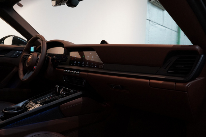 ポルシェ 911(Type992) Targa 4 GTS 992.2後期モデル 1オーナー Sport DesignPKGカーボン PCCB クラブレザーインテリア 中古車 中古車