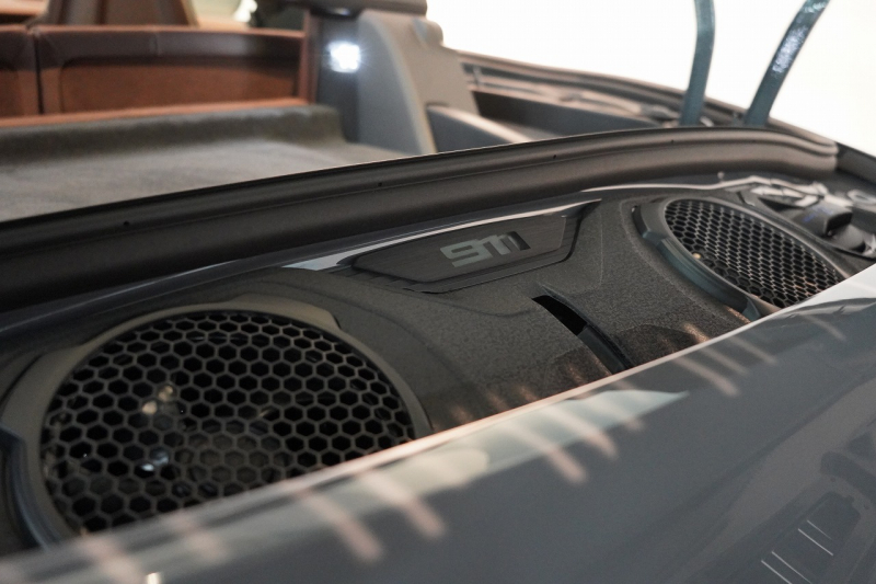 ポルシェ 911(Type992) Targa 4 GTS 992.2後期モデル 1オーナー Sport DesignPKGカーボン PCCB クラブレザーインテリア 中古車 中古車