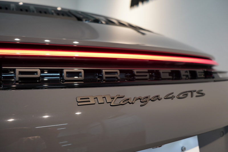 ポルシェ 911(Type992) Targa 4 GTS 992.2後期モデル 1オーナー Sport DesignPKGカーボン PCCB クラブレザーインテリア 中古車 中古車