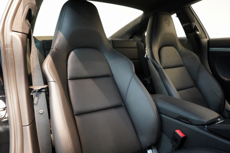 ポルシェ 911(Type991.2) Carrera 4S 7MT 左H 正規D車 スポクロ スポーツテールパイプ PASMスポーツシャシー レザーインテリア 禁煙車 中古車 中古車