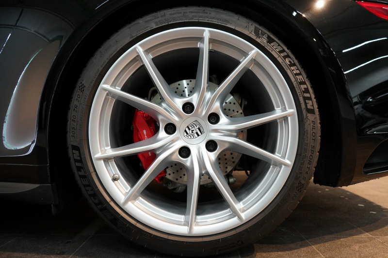 ポルシェ 911(Type991.2) Carrera 4S 7MT 左H 正規D車 スポクロ スポーツテールパイプ PASMスポーツシャシー レザーインテリア 禁煙車 中古車 中古車