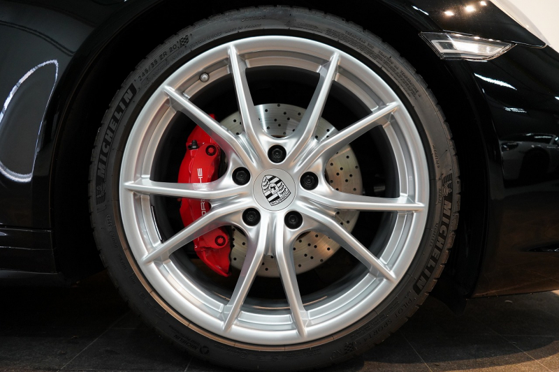 ポルシェ 911(Type991.2) Carrera 4S 7MT 左H 正規D車 スポクロ スポーツテールパイプ PASMスポーツシャシー レザーインテリア 禁煙車 中古車 中古車