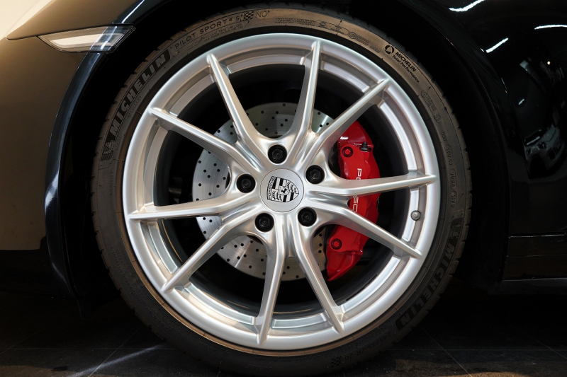 ポルシェ 911(Type991.2) Carrera 4S 7MT 左H 正規D車 スポクロ スポーツテールパイプ PASMスポーツシャシー レザーインテリア 禁煙車 中古車 中古車