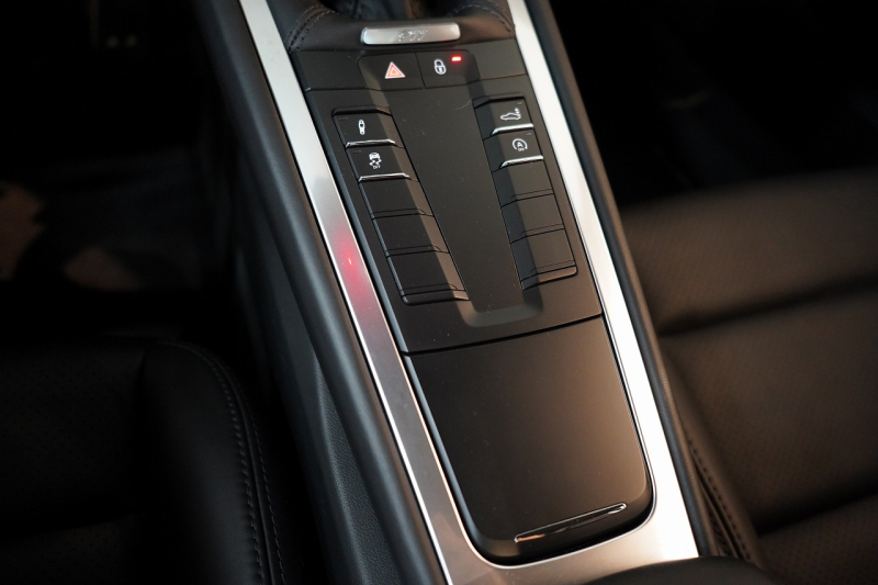 ポルシェ 911(Type991.2) Carrera 4S 7MT 左H 正規D車 スポクロ スポーツテールパイプ PASMスポーツシャシー レザーインテリア 禁煙車 中古車 中古車