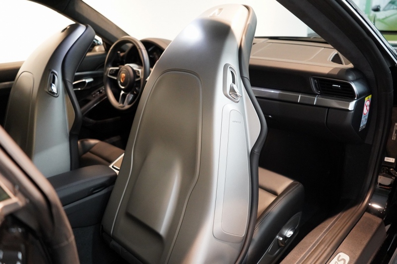 ポルシェ 911(Type991.2) Carrera 4S 7MT 左H 正規D車 スポクロ スポーツテールパイプ PASMスポーツシャシー レザーインテリア 禁煙車 中古車 中古車