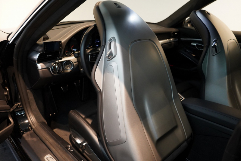 ポルシェ 911(Type991.2) Carrera 4S 7MT 左H 正規D車 スポクロ スポーツテールパイプ PASMスポーツシャシー レザーインテリア 禁煙車 中古車 中古車