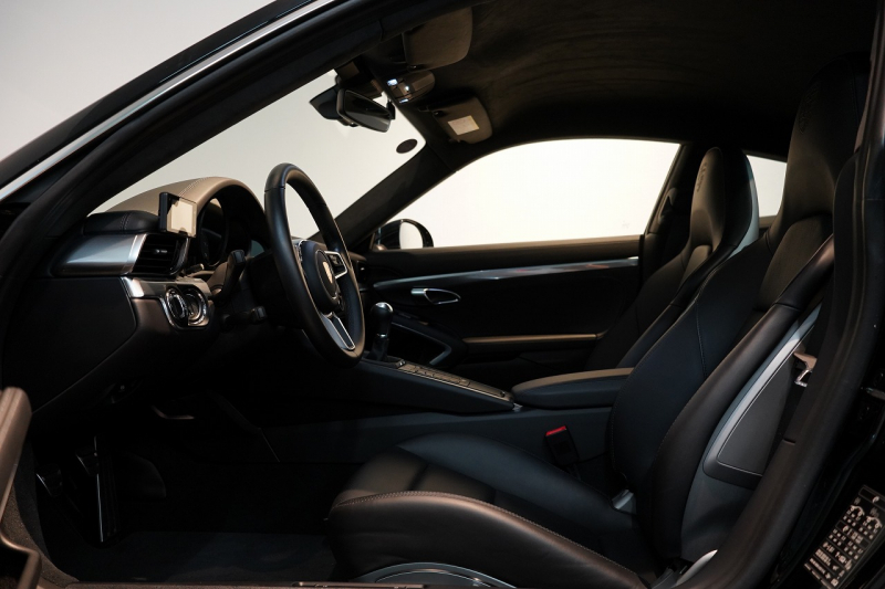 ポルシェ 911(Type991.2) Carrera 4S 7MT 左H 正規D車 スポクロ スポーツテールパイプ PASMスポーツシャシー レザーインテリア 禁煙車 中古車 中古車