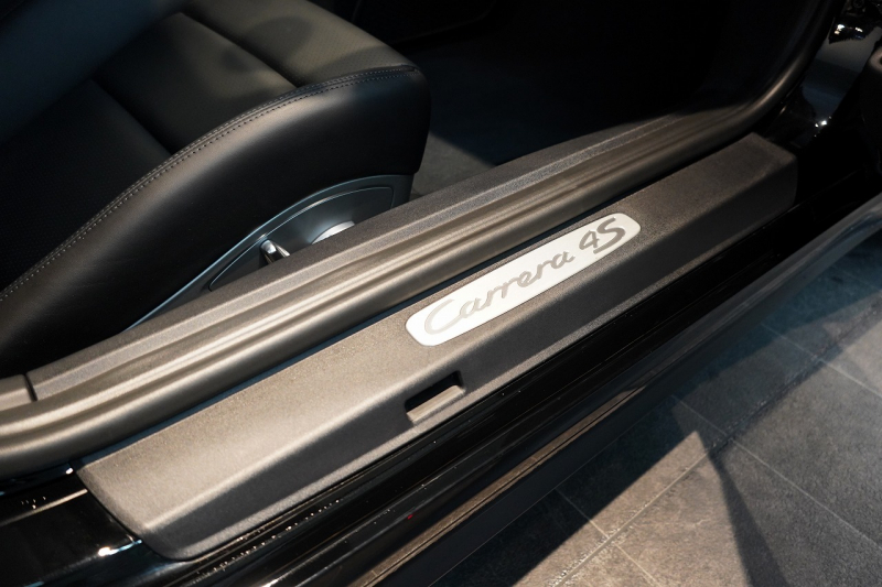 ポルシェ 911(Type991.2) Carrera 4S 7MT 左H 正規D車 スポクロ スポーツテールパイプ PASMスポーツシャシー レザーインテリア 禁煙車 中古車 中古車