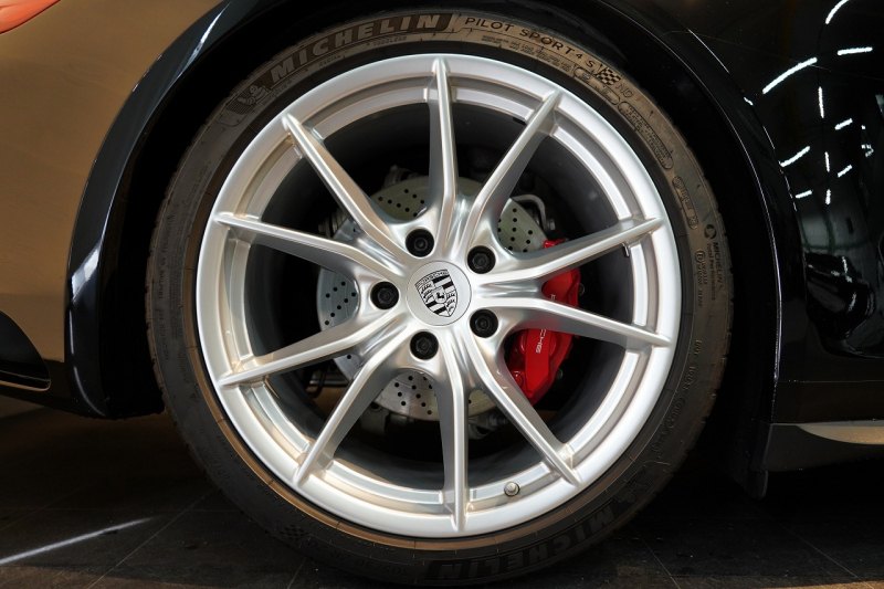 ポルシェ 911(Type991.2) Carrera 4S 7MT 左H 正規D車 スポクロ スポーツテールパイプ PASMスポーツシャシー レザーインテリア 禁煙車 中古車 中古車