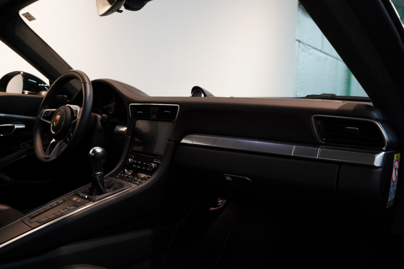 ポルシェ 911(Type991.2) Carrera 4S 7MT 左H 正規D車 スポクロ スポーツテールパイプ PASMスポーツシャシー レザーインテリア 禁煙車 中古車 中古車